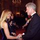 Laurene Powell Jobs saluda al Presidente Clinton durante la cena de estado chino en la Casa Blanca, el 29 de octubre de 1997. (Imagen: Clinton Presidential Library)